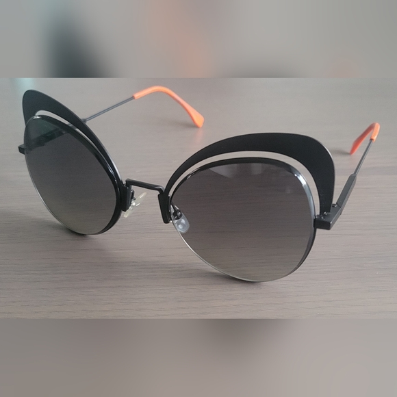 100% Authentic Fendi Cat-Eye Sunglasses - Picture 2 of 9